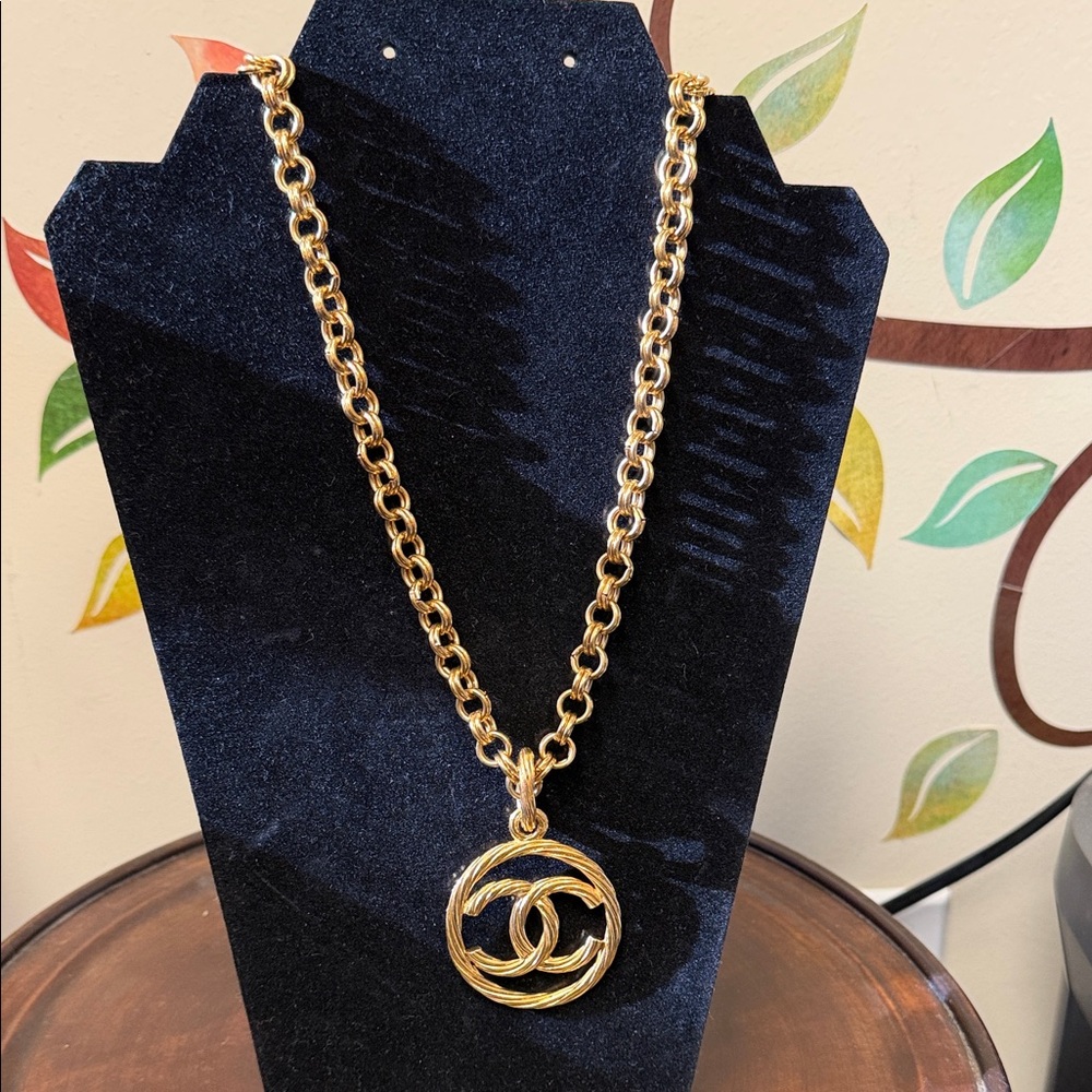 Vintage Chanel 24ct gold-plated CC medallion pendant necklace 93’ Spring/Summer.
